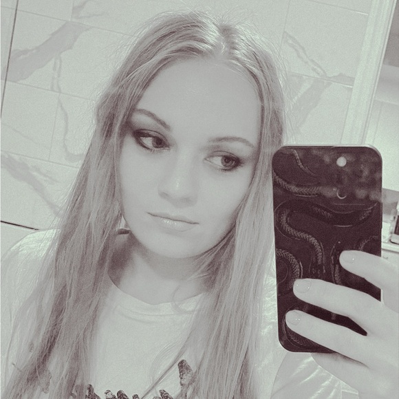 Meet your Posher, Elena - Picture 1 of 1